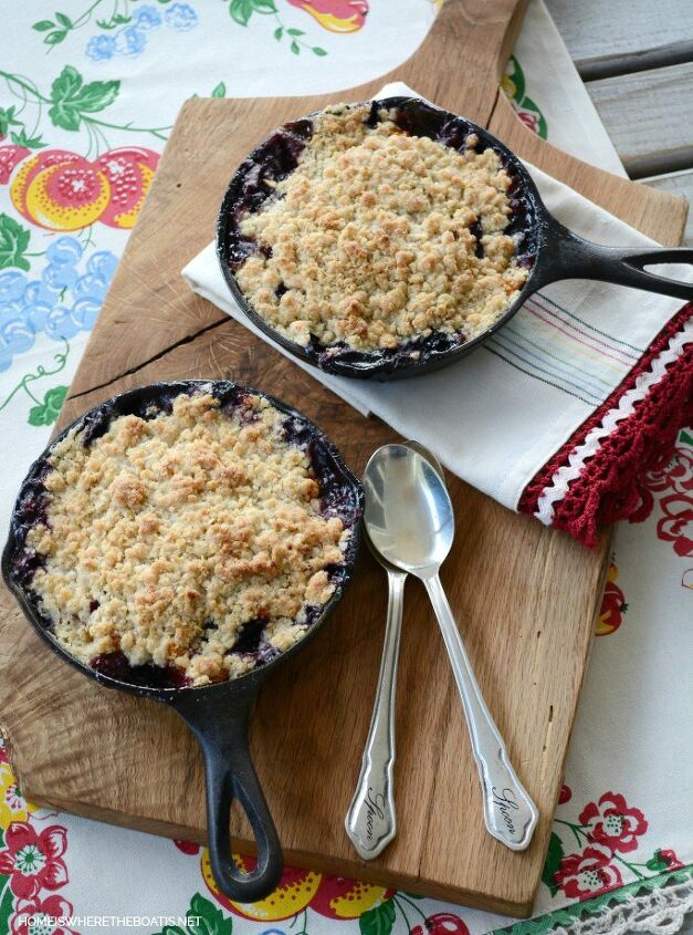 skillet bourbon peach and blueberry crumble