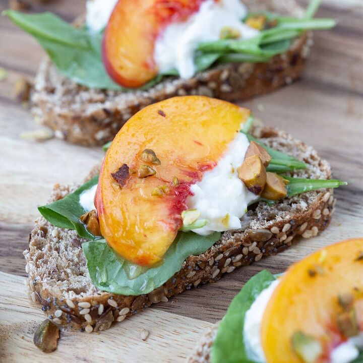 burrata appetizers with peaches pistachios