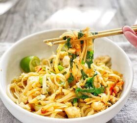 chicken pad thai noodles