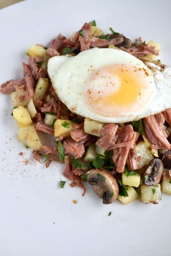corned beef hash with apples and mushrooms