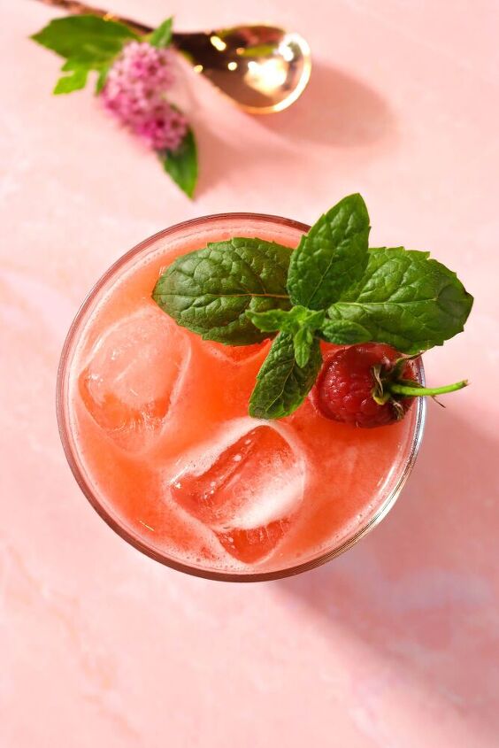 fresh raspberry lemonade