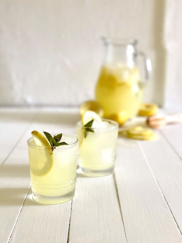 refreshing ginger lemonade