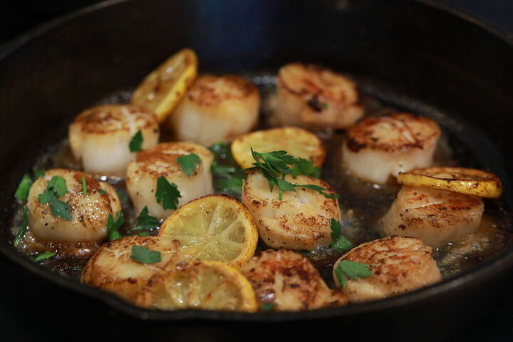 seared scallops in lemon butter