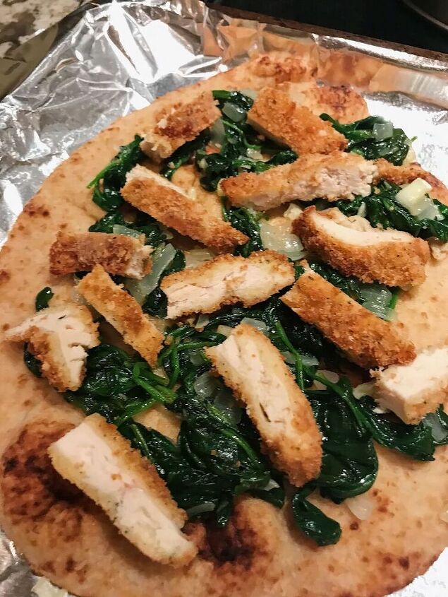 easy chicken and spinach flatbread pizza, Top flatbread with sauteed veggies chicken