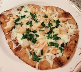 Easy Chicken and Spinach Flatbread Pizza