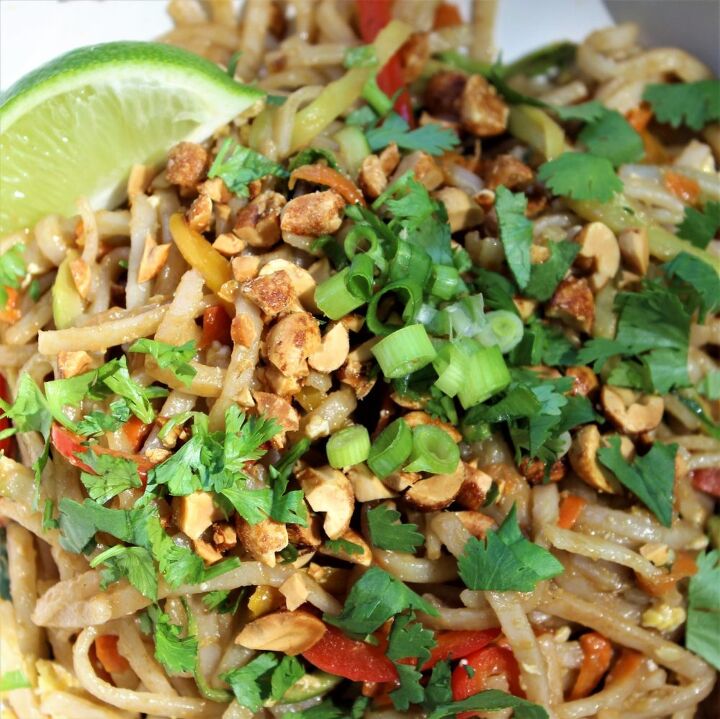 rice noodles with veggies peanut sauce