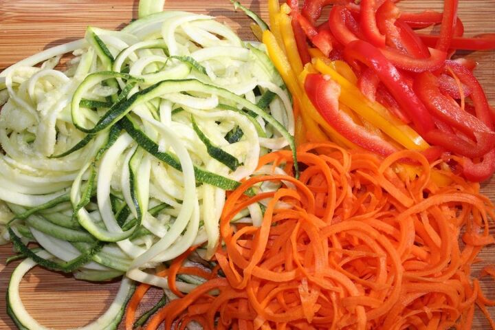 rice noodles with veggies peanut sauce