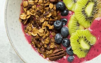 5-Minute Antioxidant-Rich Raspberry Smoothie Bowl