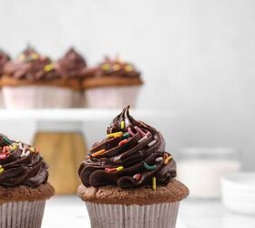 chocolate cupcakes with chocolate buttercream frosting