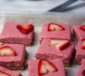 Strawberry Mousse Bars | Foodtalk
