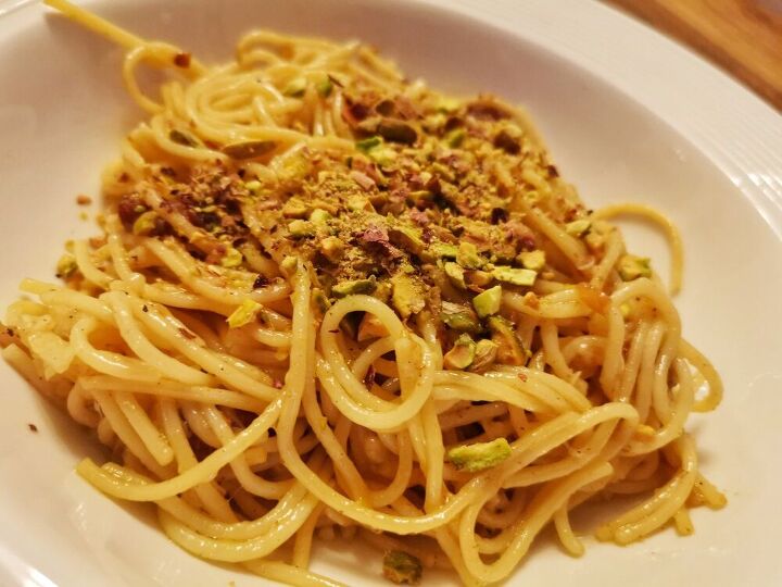 spaghetti carbonara with white truffle and pistachio