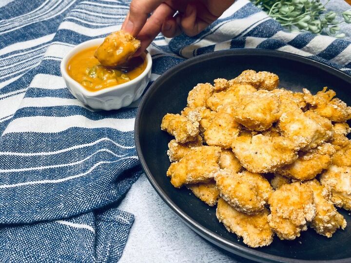 nuggets and sweet sauce