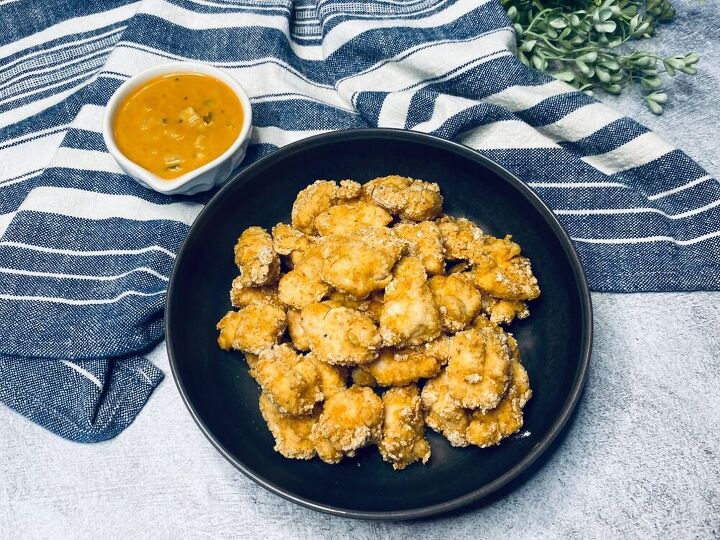 nuggets and sweet sauce