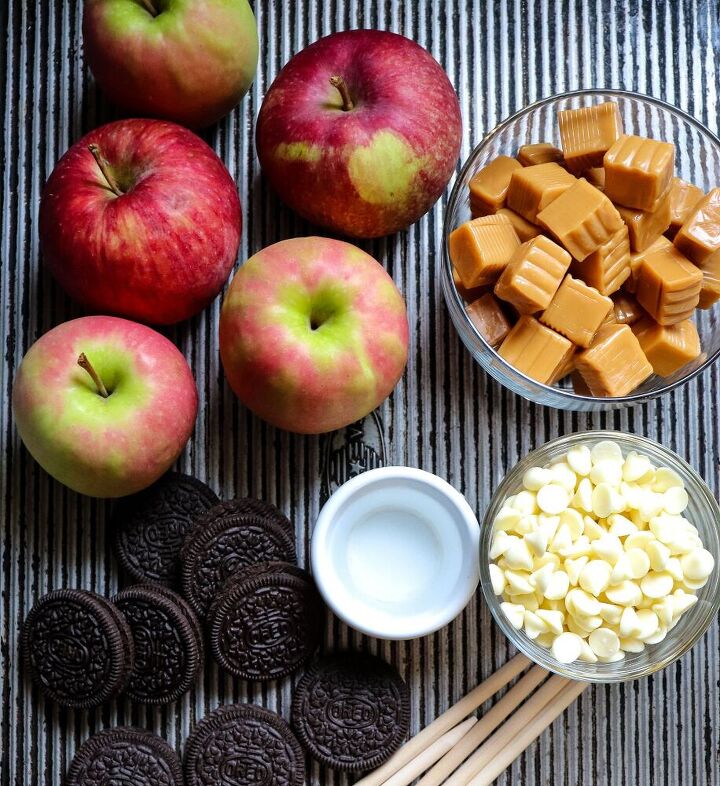easy gourmet caramel apples recipe with crushed cookie toppings