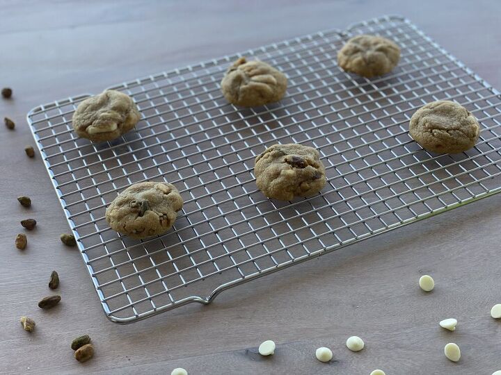 white chocolate pistachio cookies