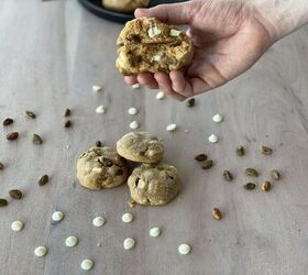 white chocolate pistachio cookies