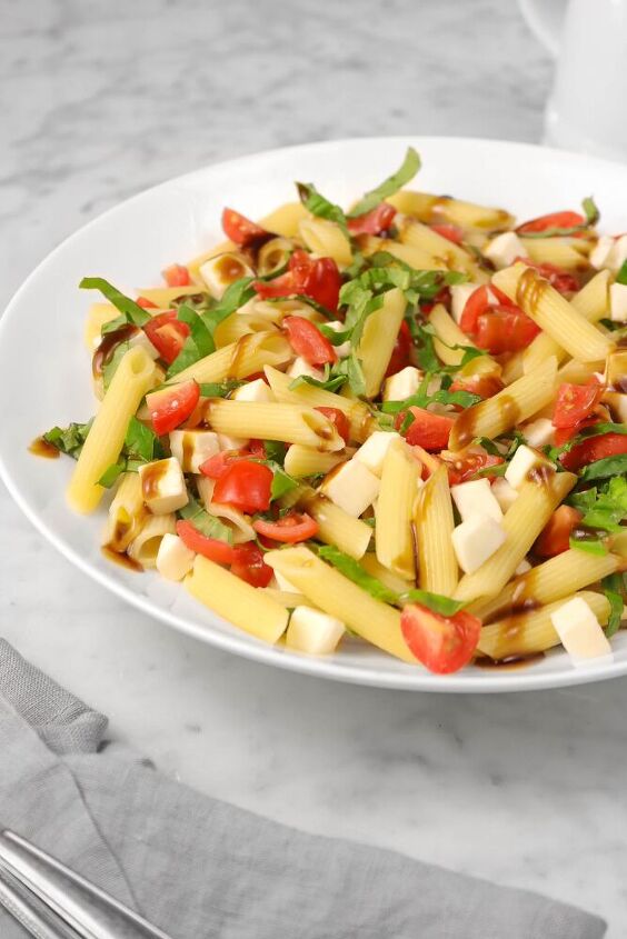 caprese pasta salad with balsamic vinaigrette