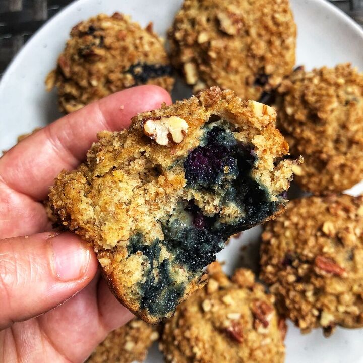 blueberry banana muffins with pecan streusel