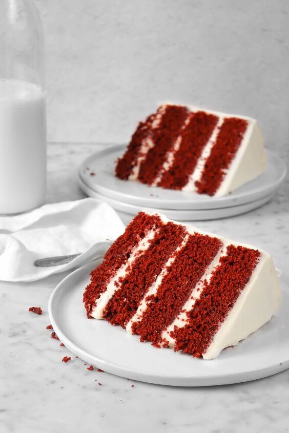 red velvet cake with cream cheese frosting
