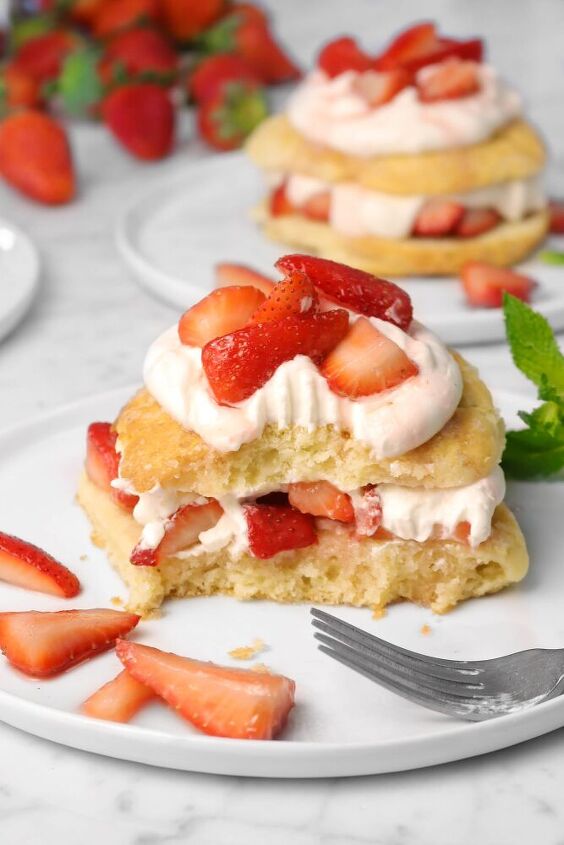easy homemade strawberry shortcakes with fresh whipped cream