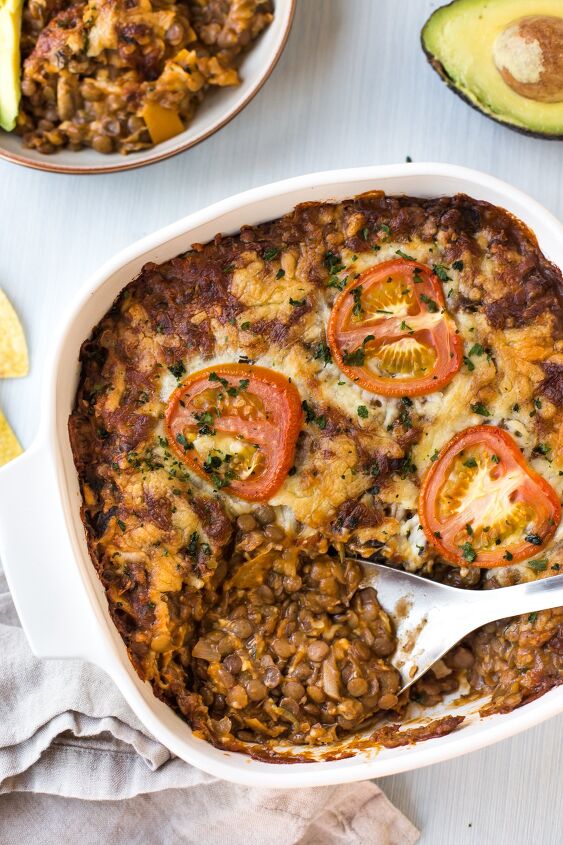 s 13 vegetarian main dishes that are super filling, Enchilada Lentil Casserole