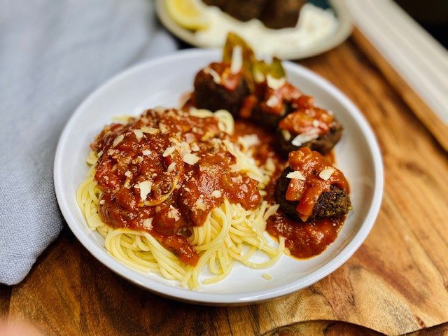 s 13 vegetarian main dishes that are super filling, Black Bean and Lentil Meatballs