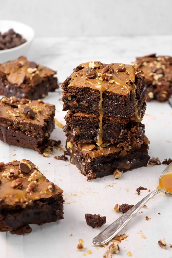 s 20 dessert bars your whole family will enjoy, Homemade Chocolate Turtle Brownies