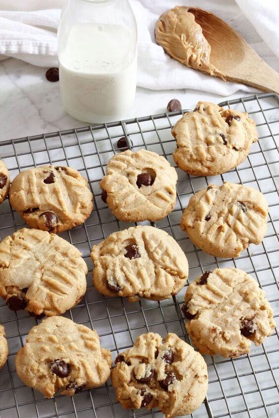 peanut butter and dark chocolate cookies