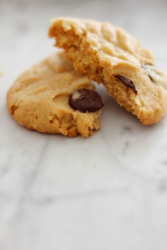 peanut butter and dark chocolate cookies