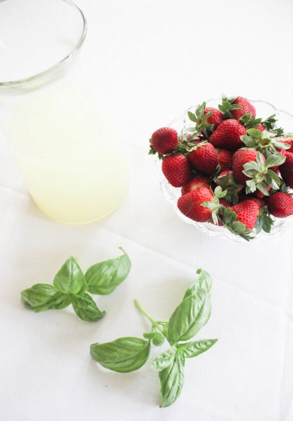 how to make straberry basil lemonade