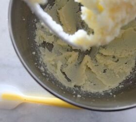 Buttermilk Chocolate Chip Crumb Cupcakes | Foodtalk