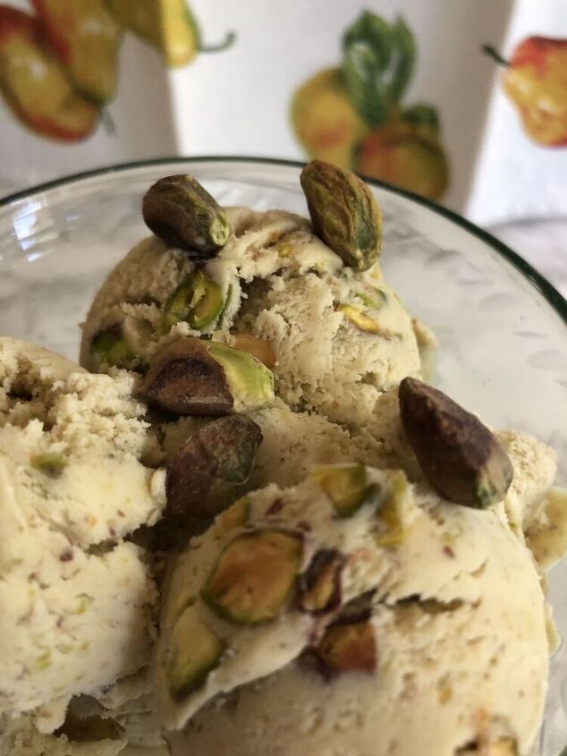 homemade pistachio ice cream