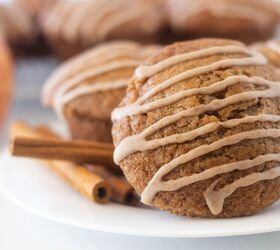 apple cinnamon muffins with maple cinnamon glaze
