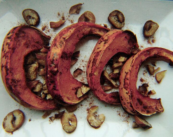 roasted carnival squash slices with cinnamon and chopped chestnuts