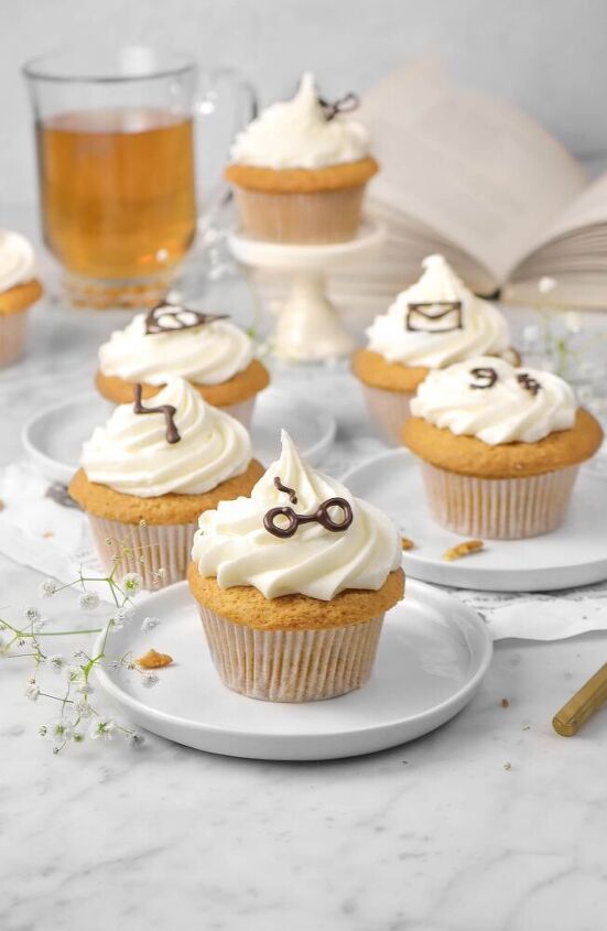 feast like a wizard 10 magical recipes from the world of harry potter, Butterbeer Cupcakes