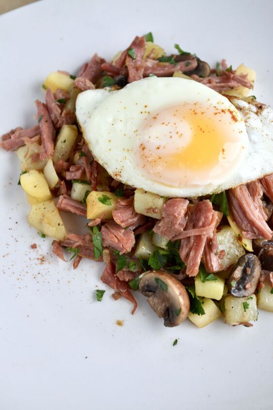 s 9 breakfast recipes to kick start your morning, Corned Beef Hash With Apples and Mushrooms