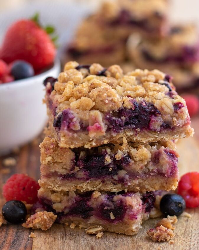 mixed berry oatmeal crumble bars
