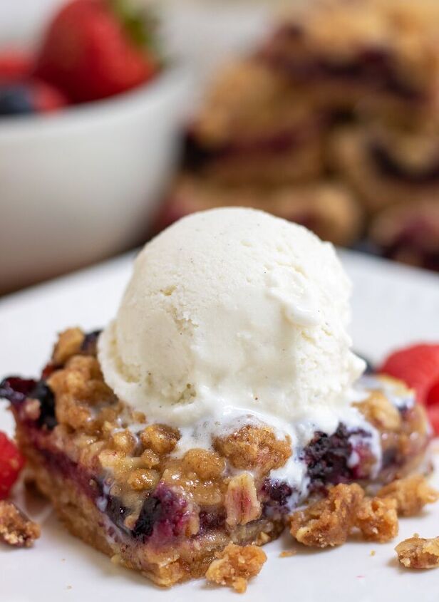 mixed berry oatmeal crumble bars