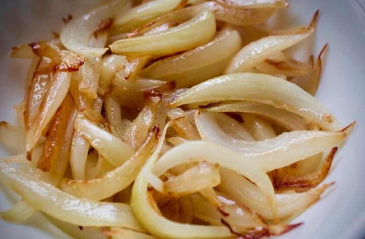 caramelized onion and veggie pasta