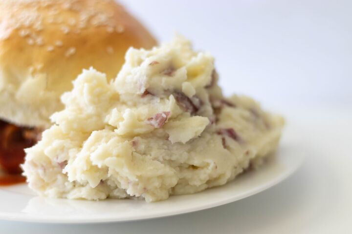 s 8 easy potato thanksgiving side dish recipes, Creamy Garlic Mashed Potatoes