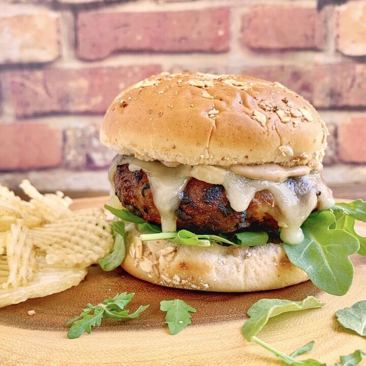 mushroom and spinach turkey burger with balsamic mayo