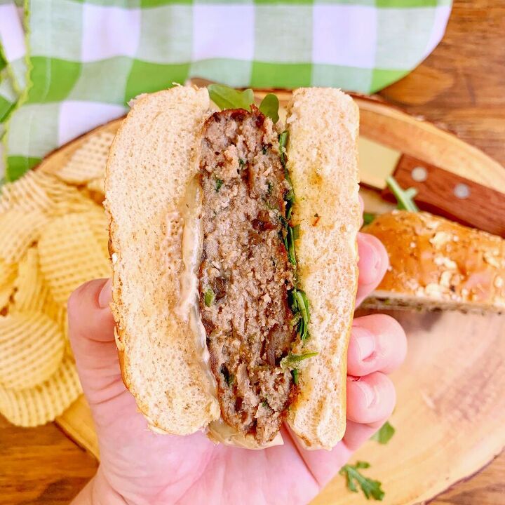 mushroom and spinach turkey burger with balsamic mayo