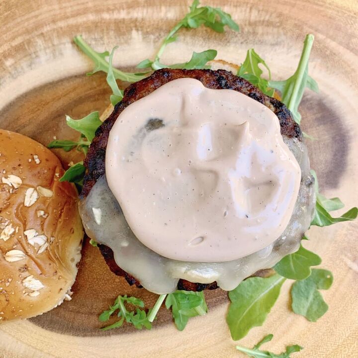 mushroom and spinach turkey burger with balsamic mayo
