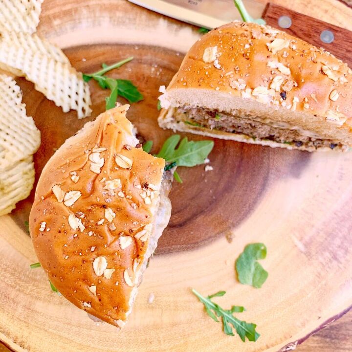 mushroom and spinach turkey burger with balsamic mayo