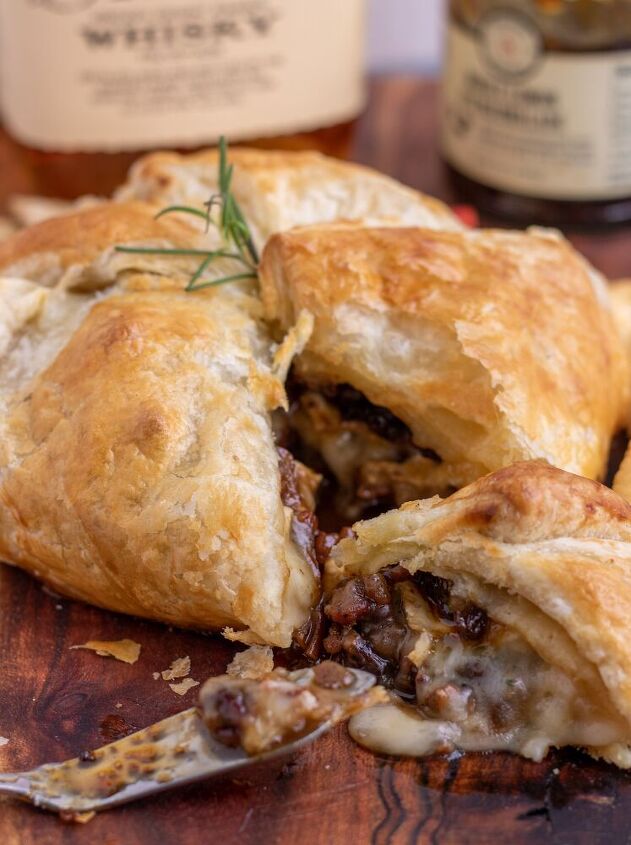 10 best christmas appetizers, Puff Pastry Baked Brie With Fig Jam