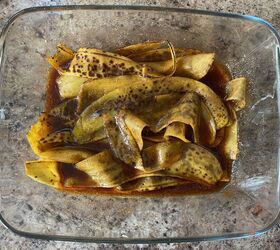 This might sound crazy, but soak banana peels in vinegar for 5 minutes for a quick & clever dish