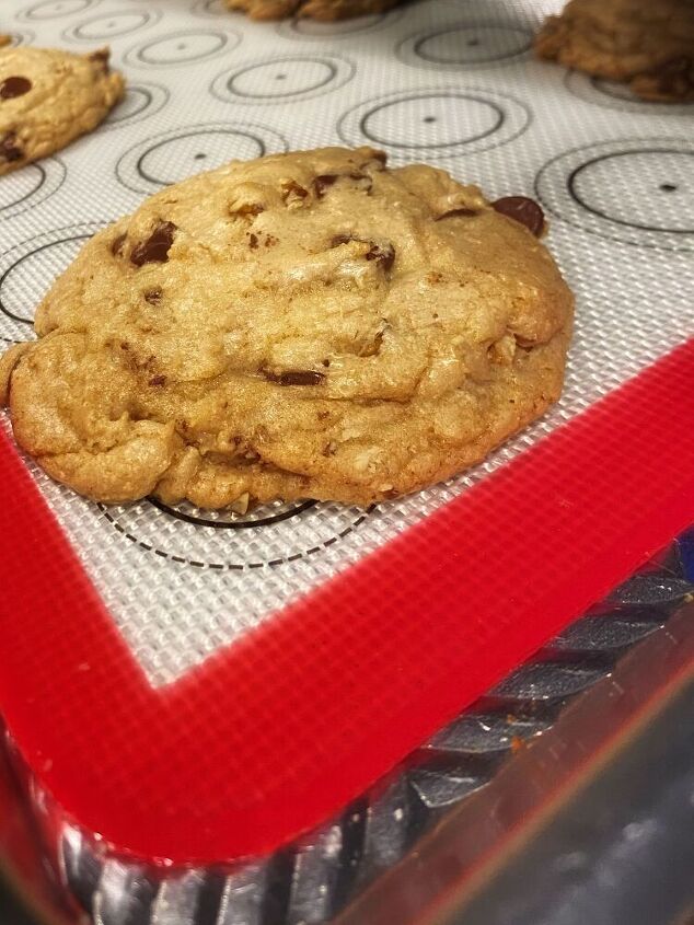 brown butter chocolate chip cookies, Fresh out of the Oven