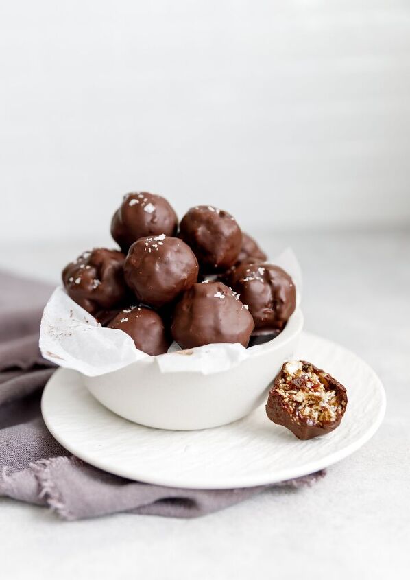 healthy chocolate fruit nut balls
