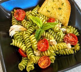 The Best Pesto Recipe: Pesto Pasta With Chicken & Roasted Tomatoes