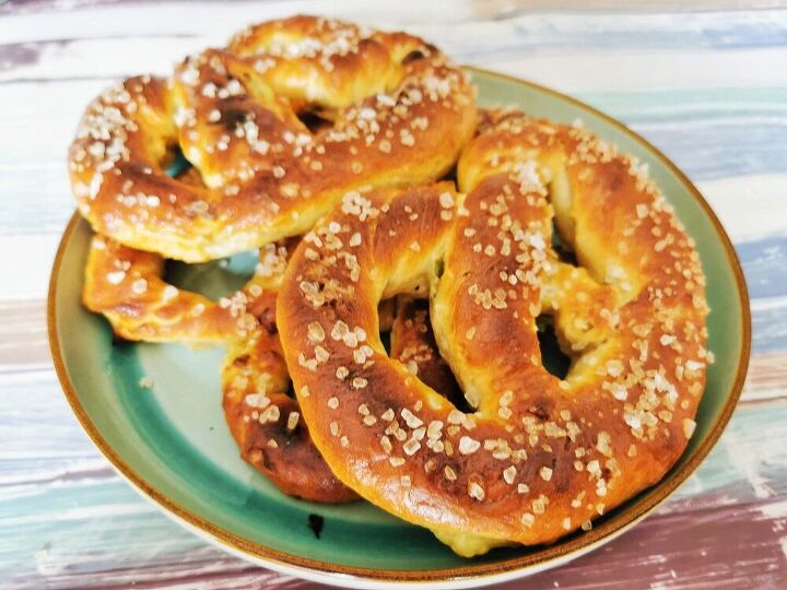 cheese and jalapeo stuffed pretzels
